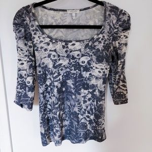 Delia's Grey/White Patterned 3/4 Sleeve Top
